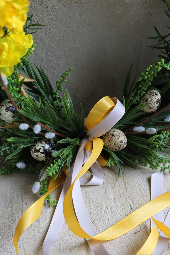 Easter Home Egg, żółty wiosenny wianek na drzwi