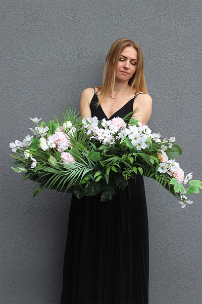 Peania, wieniec nagrobny z bananowcem