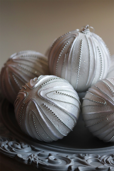 Broccatia White, świąteczne bombki