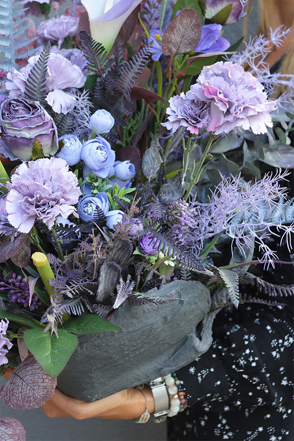 Violet Dori Volcan, nowoczesna kompozycja nagrobna	