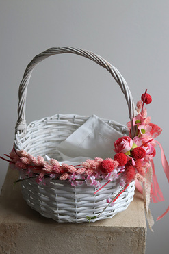 OD RĘKI Malinowy, dekorowany koszyczek wielkanocny, wys.32cm 