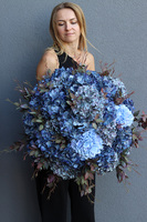 Blue Hortense, kompozycja nagrobna w misie, wym.52x60cm