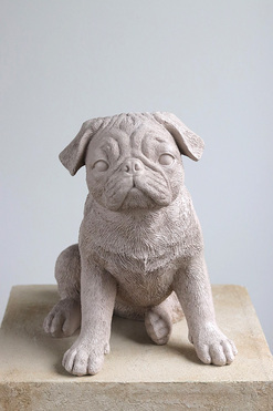 Dog in the Fog, figurka pies mops, beżowy, wys.26cm