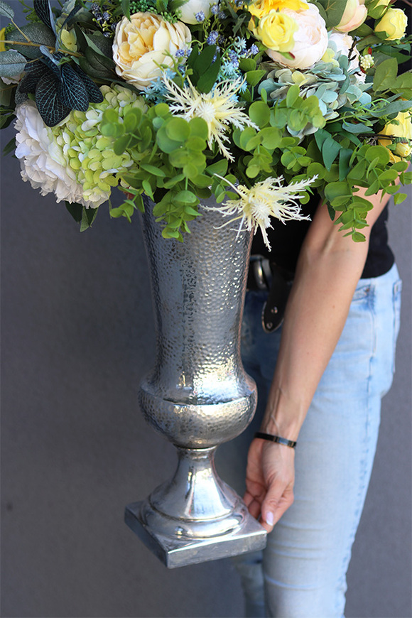 Eveline Silver, kompozycja kwiatowa w pucharze