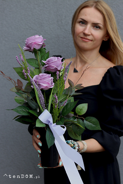 Violet Rose, bukiet nagrobny we wkładzie, dł.43cm