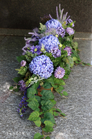 Dacja Blue, girlanda nagrobna na desce