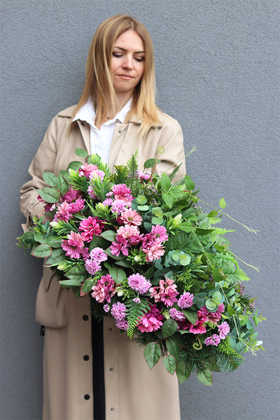 Dekorena Luiza, różowa wiązanka nagrobna