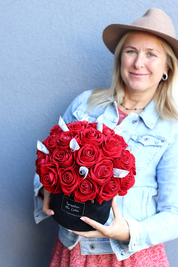 Money Roses, flowerbox okolicznościowy z kwiatów sztucznych, wys.30cm