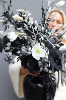 Karnawał w Wenecji, zimowa kompozycja w wazonie	