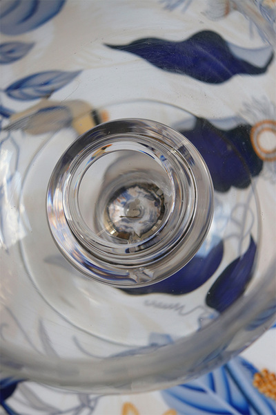 Glass Betty, szklany świecznik na nodze