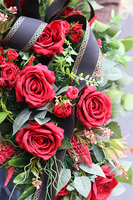 Dekoluena Red, wiązanka nagrobna z czerwonymi różami