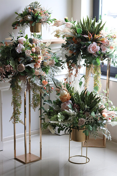 Sand Flowers, dekoracja kwiatowa na stojaku, mniejsza