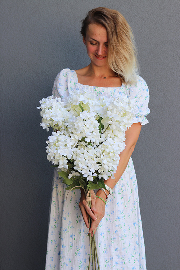 Delicate, bukiet białych hortensji