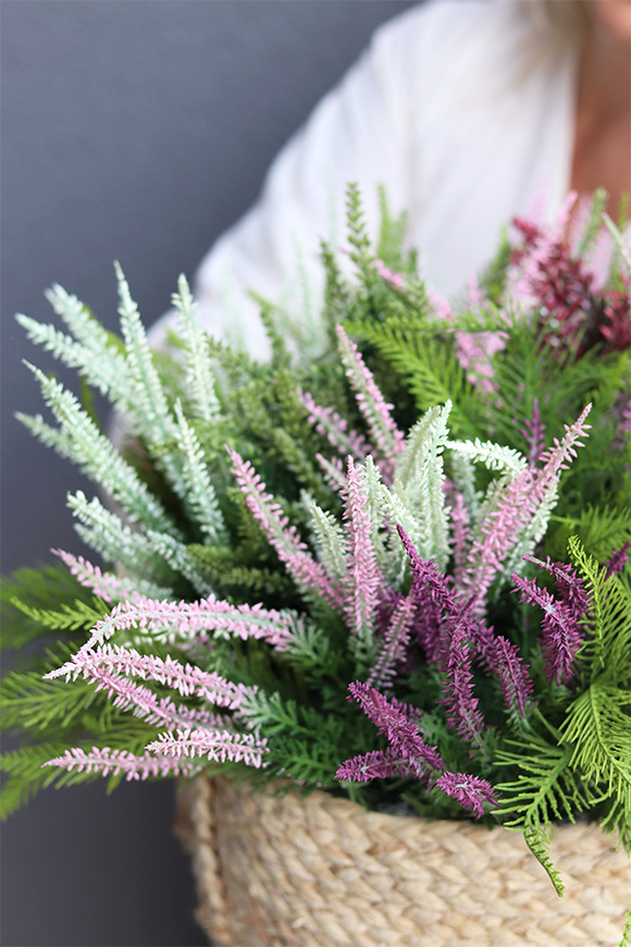 Kolory Wrzosów Big, kompozycja z wrzośców w koszu