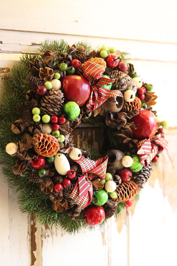 Winterio, bożonarodzeniowy wianek z owocami