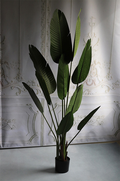 Bananowiec, sztuczne drzewko w osłonce donicy