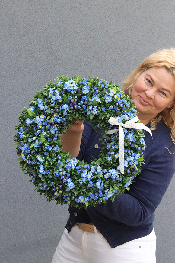 Niezapominajki Blue, wianek dekoracyjny na drzwi