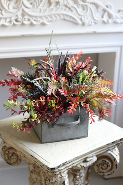 Veroni, kompozycja kwiatowa w metalowej szufladzie, wym.33x41cm