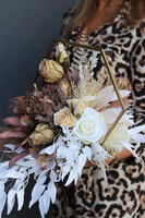 Crema Latte, jesienna dekoracja kwiatowa w domku