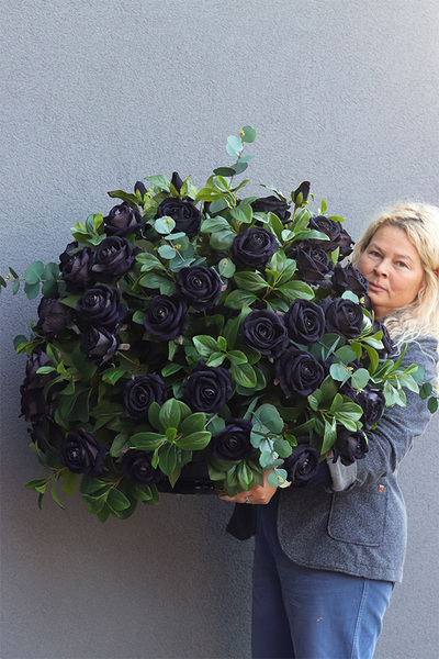 Black Velvet Roses Deluxe, elegancka kompozycja w misie