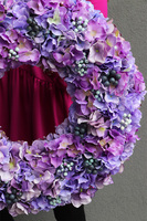 Hortensja Beti Fiolet, wianek z borówkami