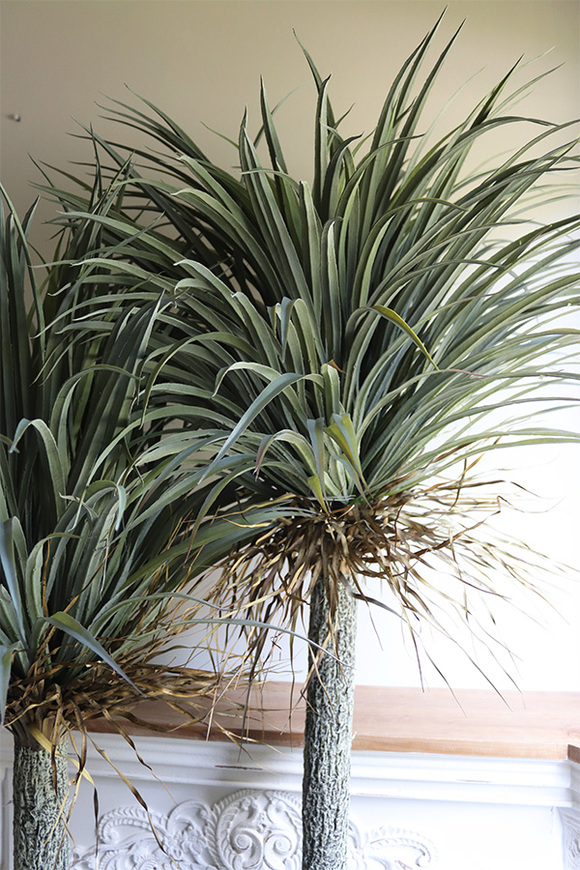 Jukka Rostrata A, sztuczna roślina w donicy na stojaku