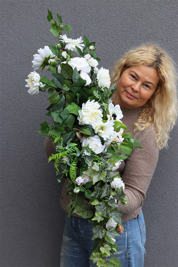 Białe Marzenia, dekoracja nagrobna na gałęzi