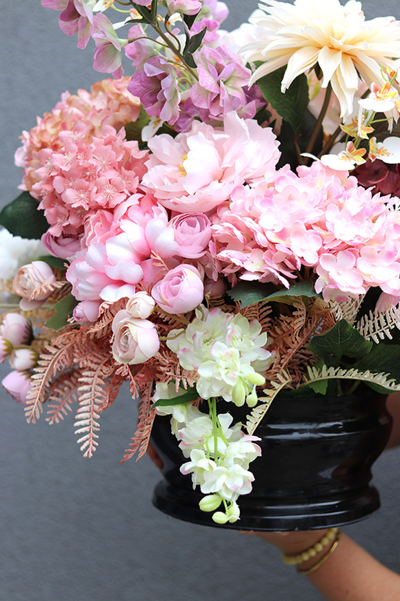 Morena, kompozycja nagrobna w misie	