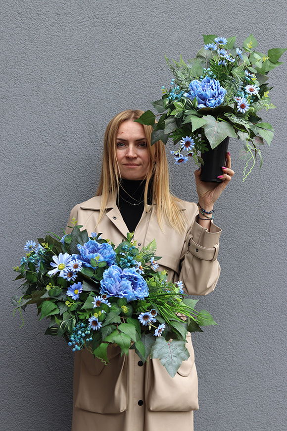 Bluesferia, bukiet nagrobny we wkładzie