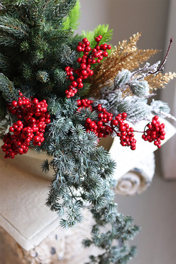 Zimowa Hacjenda, realistyczna choinka świąteczna z przybraniem, wys.58cm 