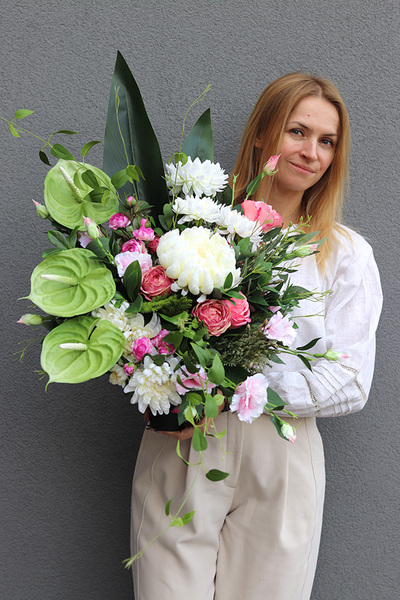 Medurena, elegancki bukiet nagrobny we wkładzie, wys.70cm