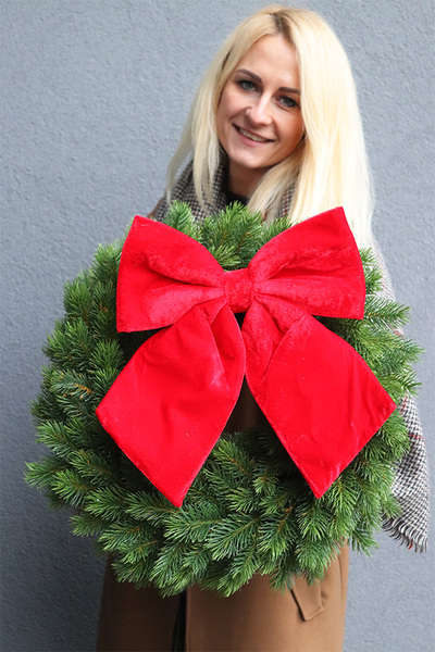 Klasyczna Czerwień Na Święta, wianek z kokardą
