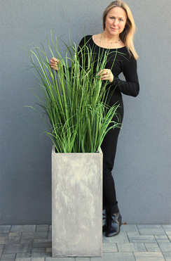 Concrete Simple, sztuczna trawa w betonowej donicy, wys.140cm  