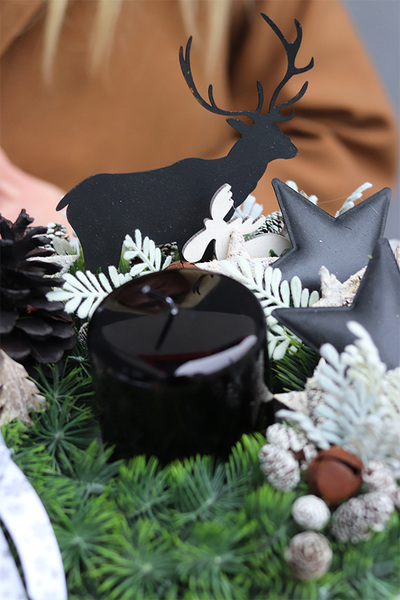 Czarny Renifer, świąteczny stroik na talerzu