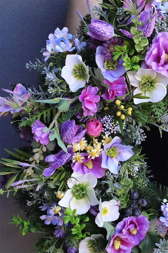 Fioletera, duży wianek na drzwi