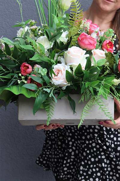 Gerris, kompozycja nagrobna w naczyniu, wym.70x79x50cm