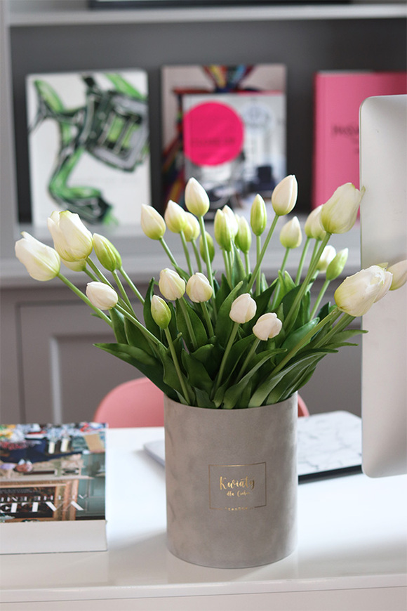 White Tulips, flowerbox z gumowymi tulipanami