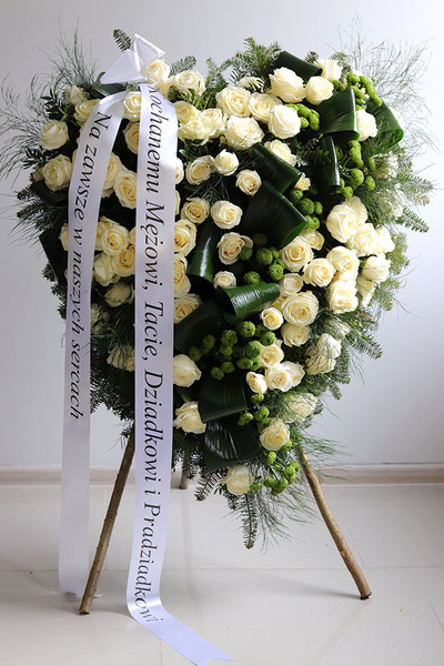 Pure, żywa wiązanka pogrzebowa serce