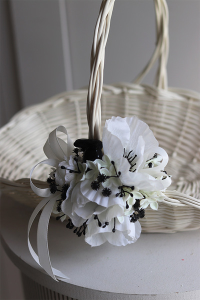 Anemony, dekorowany koszyczek wielkanocny