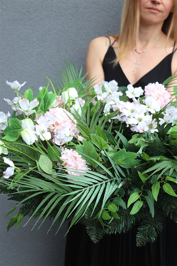 Peania, wieniec nagrobny z bananowcem