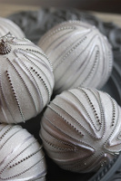 Broccatia White, świąteczne bombki