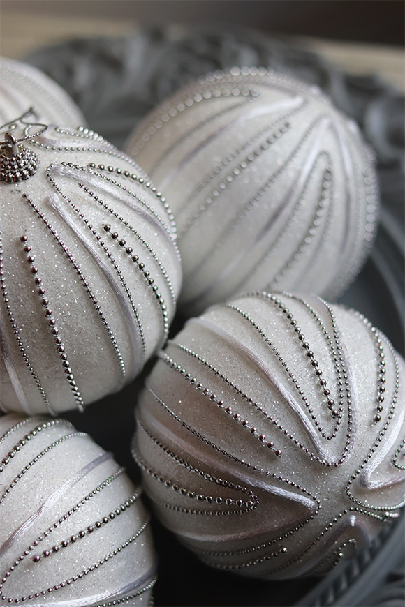 Broccatia White, świąteczne bombki