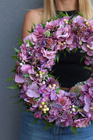 Nemora 2, fioletowy wianek z hortensji na drzwi