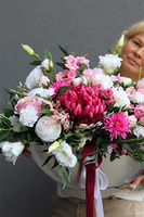 Kellla Laos 2, kompozycja nagrobna w srebrnej łódce