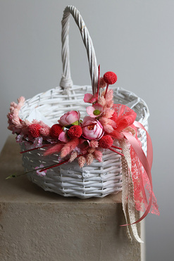 OD RĘKI Malinowy, dekorowany koszyczek wielkanocny, wys.32cm 