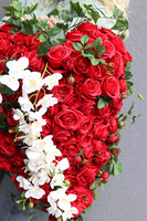 Serce Redulia, bogata wiązanka nagrobna z róż