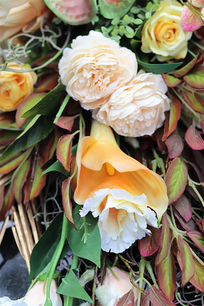 Ulises, bukiet nagrobny z żółtych kwiatów