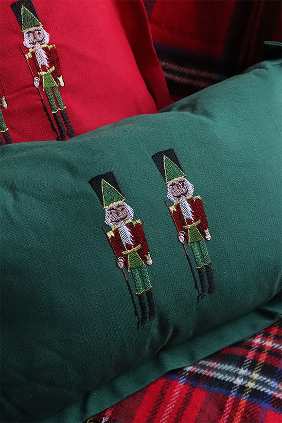 Xmas Nutcrackers, świąteczna poduszka, zielona