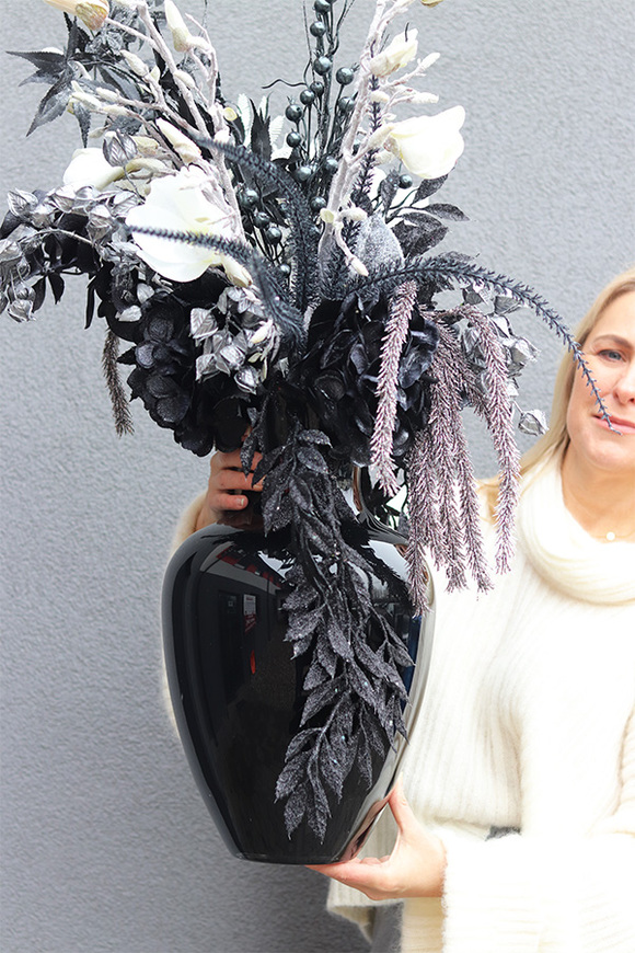 Karnawał w Wenecji, zimowa kompozycja w wazonie	