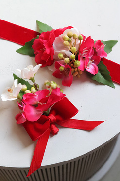 Red Ball, biżuteria kwiatowa dla dwojga, komplet butonierka + kotylion